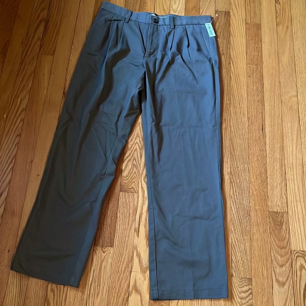 Men’s Amazon essentials taupe khaki pants . W 32 L 30 new with tags